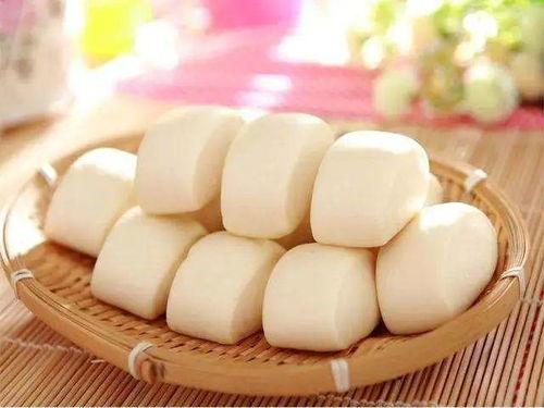 宝宝吃茭瓜和馒头视频,萌娃品尝新滋味